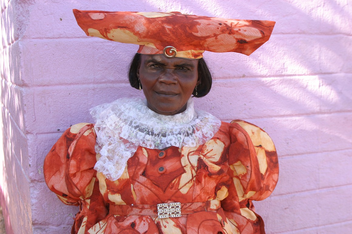 Almaline Kasuro, Katatura